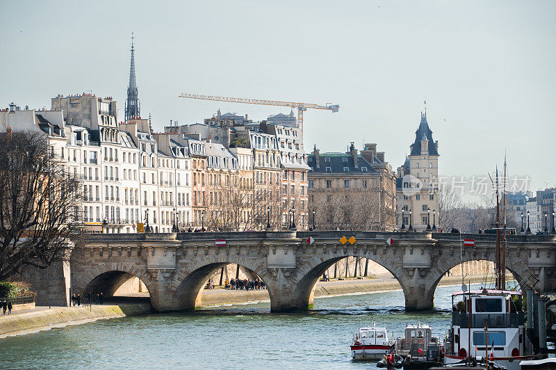 搭船de la Cité在巴黎,法国